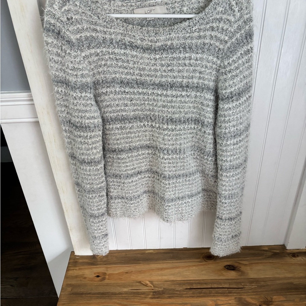 LOFT Heathered Gray Women's Sweater